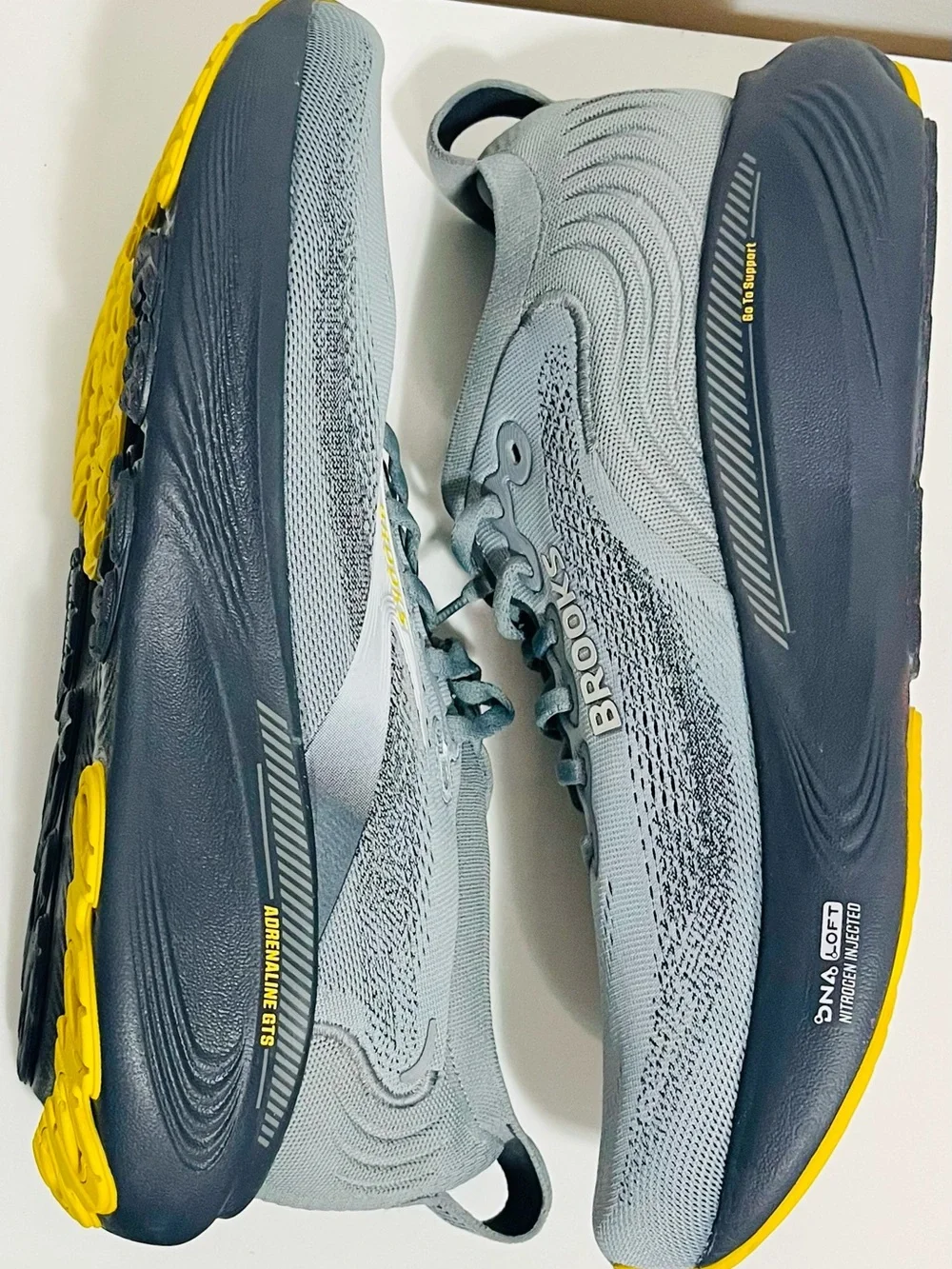 Brooks Adrenaline GPS Sneakers